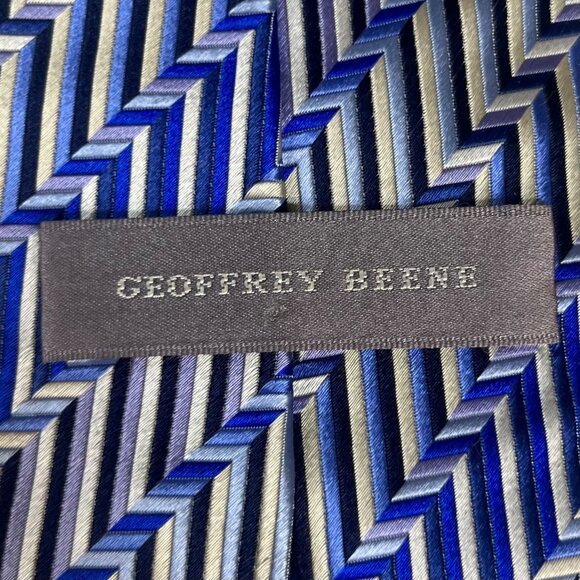Geoffrey Beene Necktie Mens Blue Silver Chevron Pattern Stain Resistant - Picture 3 of 4